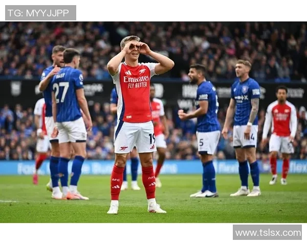 英超赛场惊现冷门那不勒斯逆转莱比锡上演帽子戏法精彩瞬间