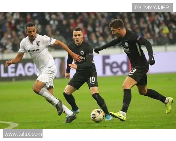 英超精彩对决巴黎圣日耳曼与莱比锡战成平局帽子戏法瞬间点燃全场激情