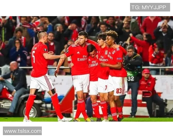 足总杯激战：拜仁绝杀本菲卡引发争议判罚全场沸腾